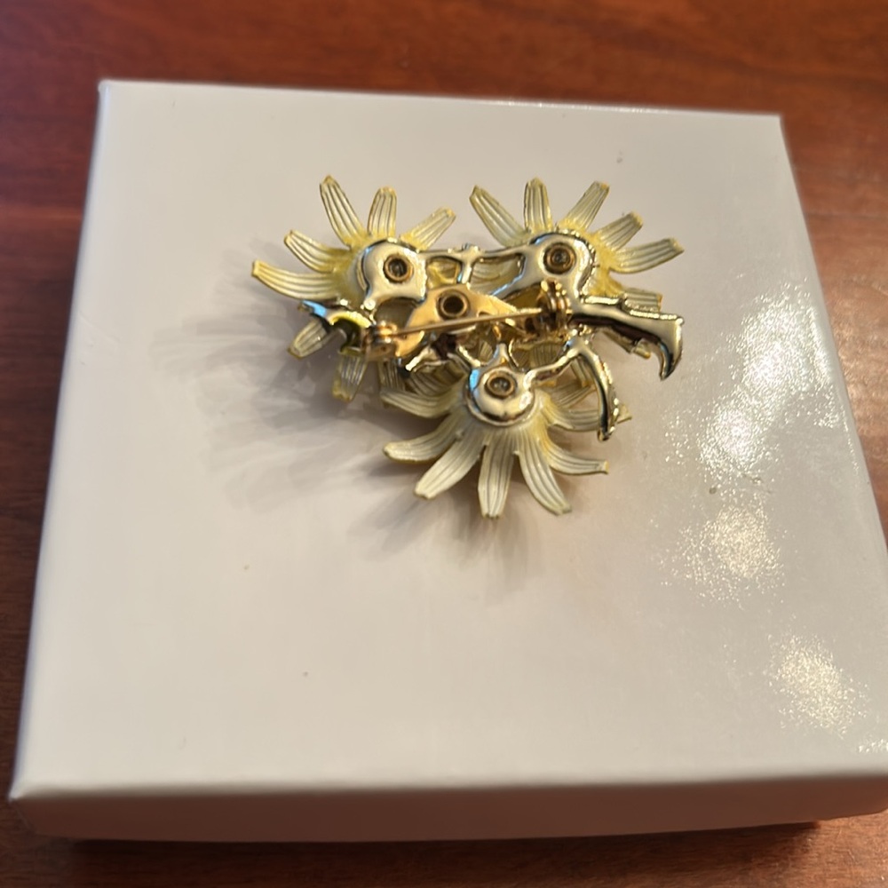 Vintage sunflower brooch yellow brown cottage core summer festival boho - Picture 2 of 3